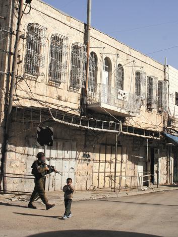 hebron_soldat_et_enfant-2.jpg