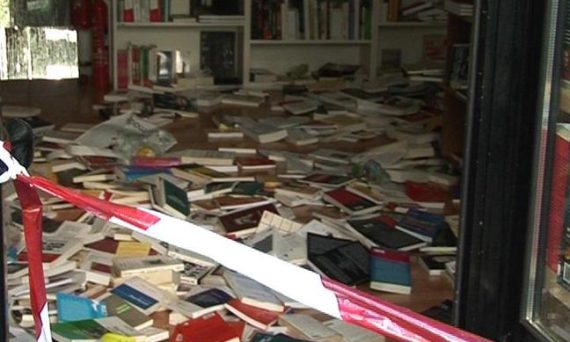 Librairie_saccagee_chris.jpg