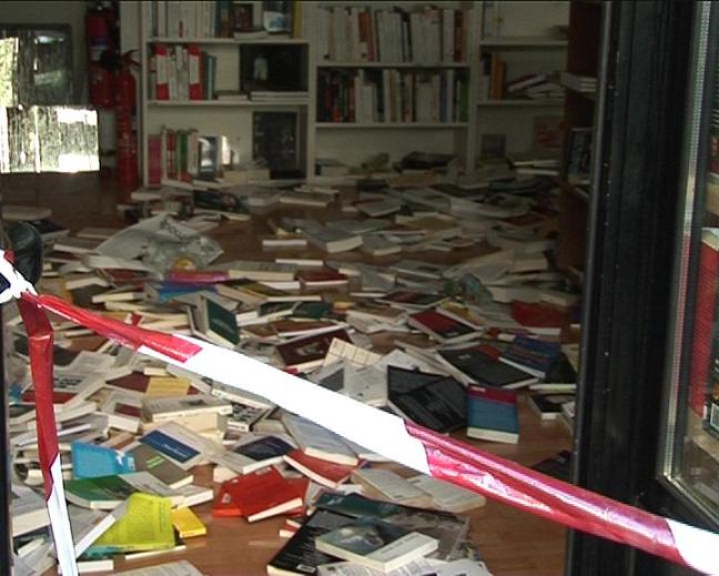 Librairie_saccagee_chris.jpg