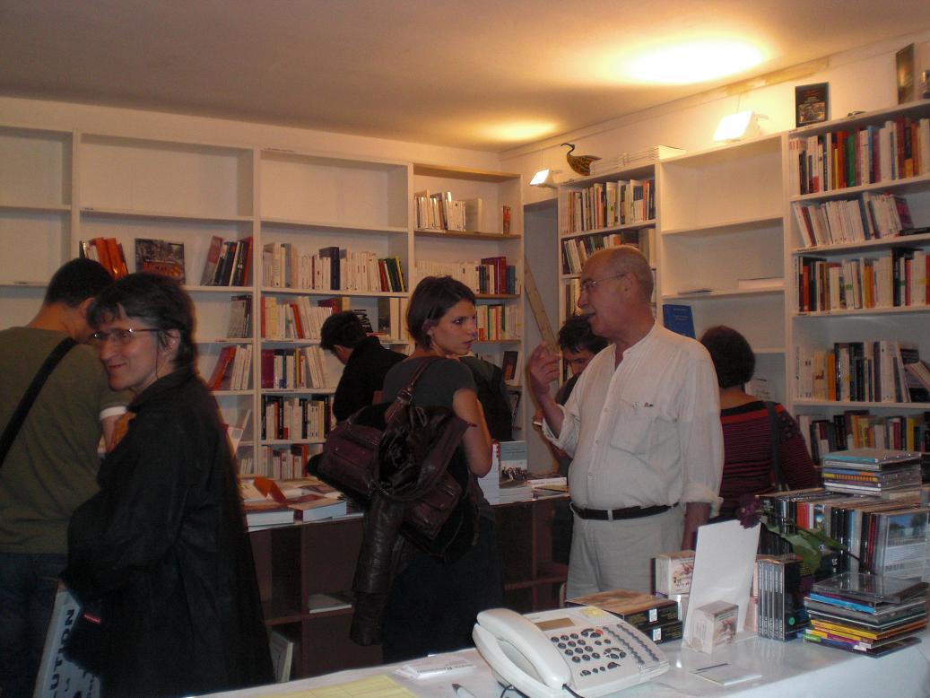librairie_rassemblement_interieur_khaled.jpg