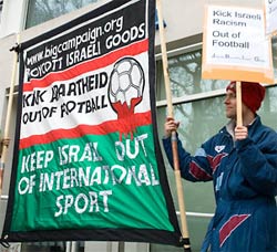 football_boycott_pieck_a_soho_squrare_deanat_l_association_de_foot_24_mars_2007_lors_de_la_qualification_angleterre_israel.jpg