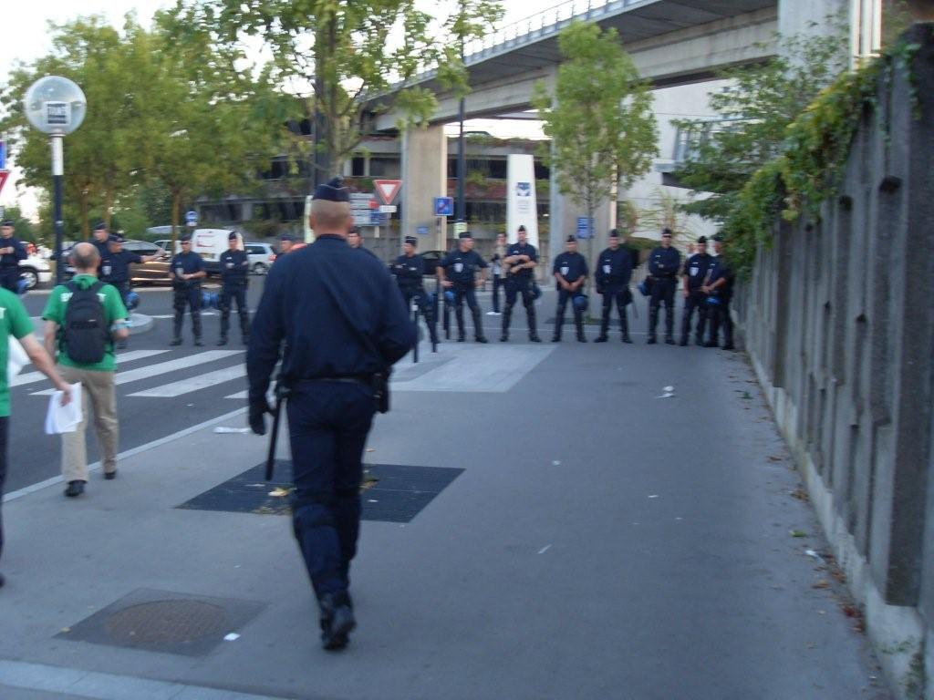 match_bordeaux_flics_encercelement.jpg