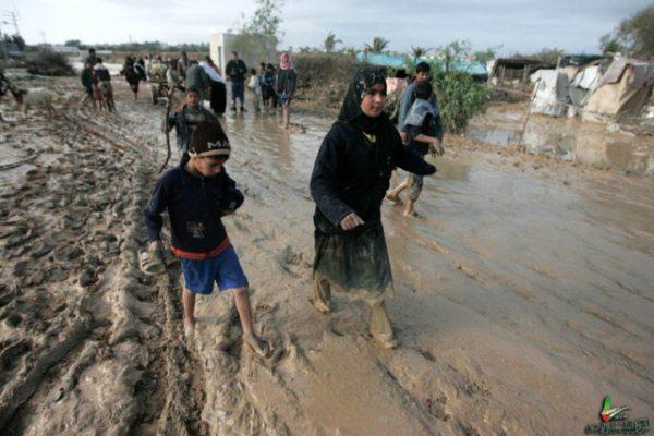 gaza_inondation_habitants_sur_les_routes.jpg