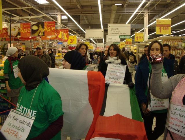 boycott_carrefour_marseille_filles.jpg