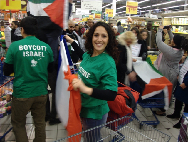 boycott_carrefour_marseille_jolie_fille.jpg