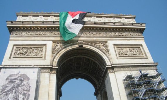 drapeau_arc_triomphe.jpg
