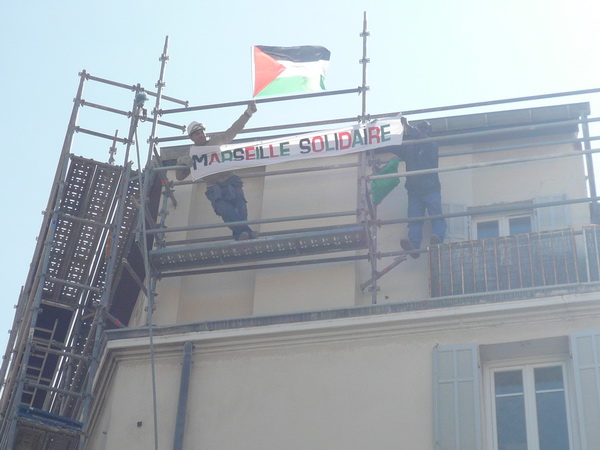 Marseille_drapeau_immeuble.jpg