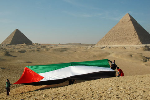 drapeau_pyramides_Caire-2.jpg
