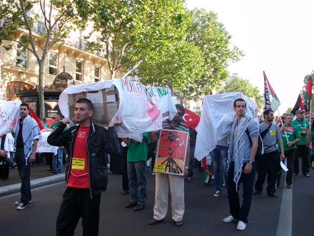 manif_3_juin_cercueils.jpg