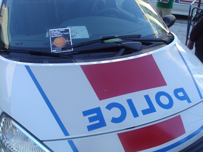 Lyon_11_sept_flyer_voiture_police.jpg