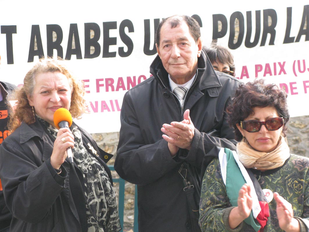 pontoise_devant_le_tribunal2.jpg