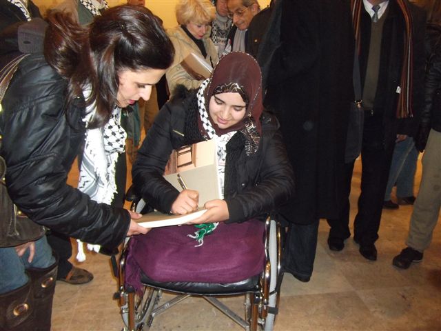 jamila_dedicace_au_musee-2.jpg