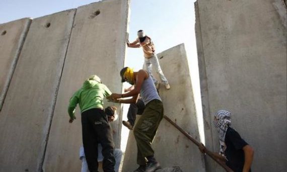 Mur_breche_bil_in_2-2.jpg