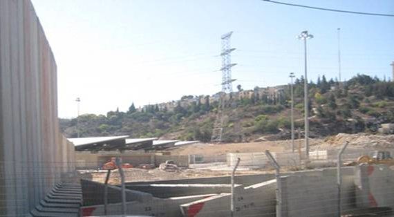 Jerusalem_shufat_barrie_re_militaire.jpg