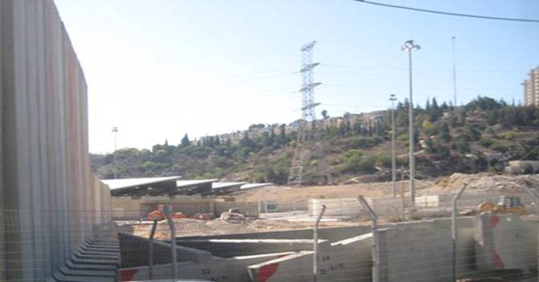 Jerusalem_shufat_barrie_re_militaire.jpg