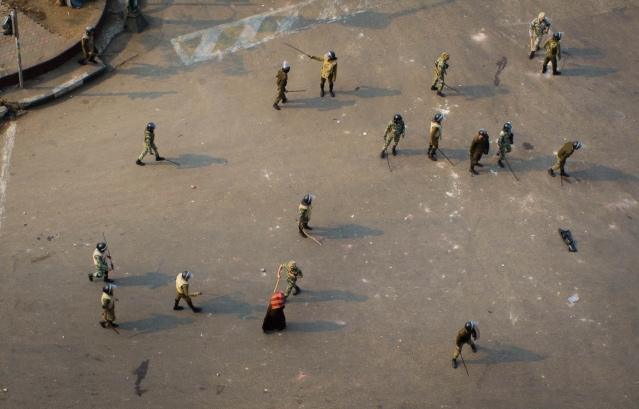 caire_repression_dec_2011_bis.jpg
