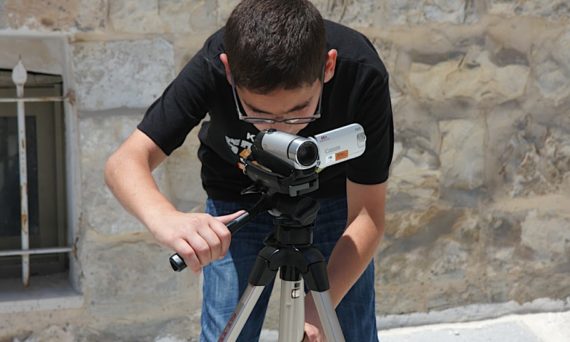 EJE_enfant_qui_filme-2.jpg