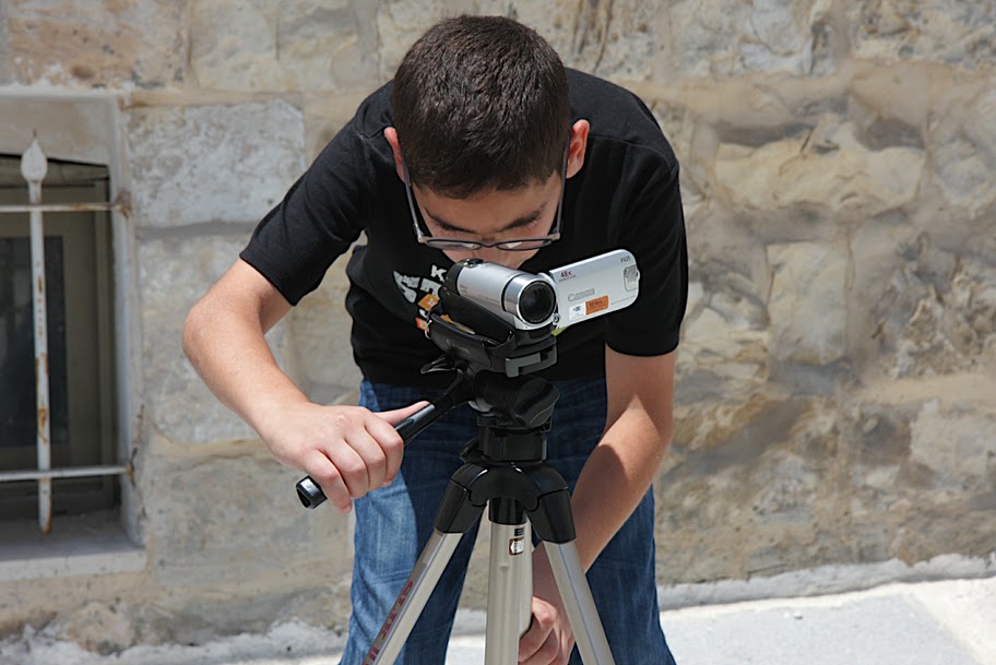 EJE_enfant_qui_filme-2.jpg
