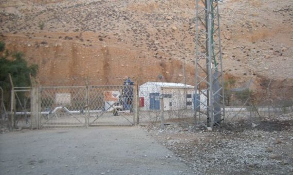 eau_pompage_d_une_source_palestinienne.jpg