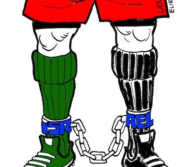 latuff_footballeur_enchai_ne_-2.jpg