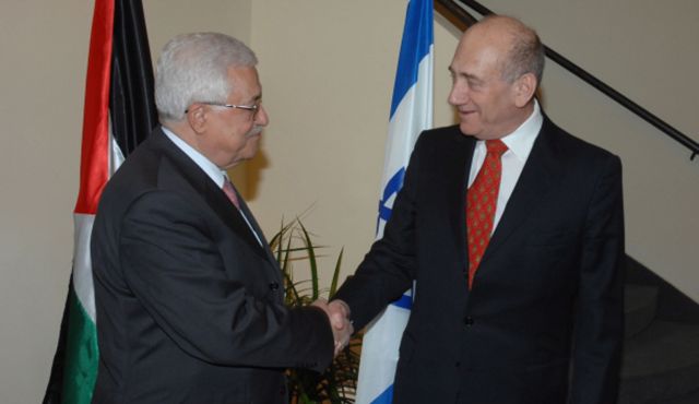 abbas_et_olmert_poigne_e_de_main.jpg