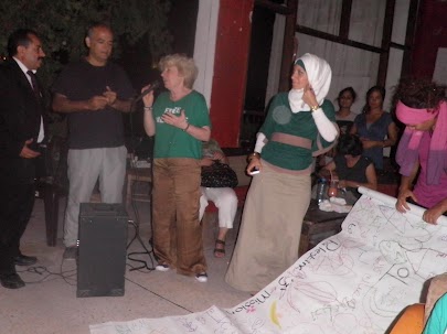 Jordanie_Walid_Haneen_remise_dessins_d_enfants.jpg