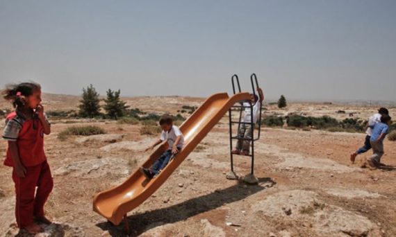enfant_tobogan_sud_he_bron_village_rase_.jpg