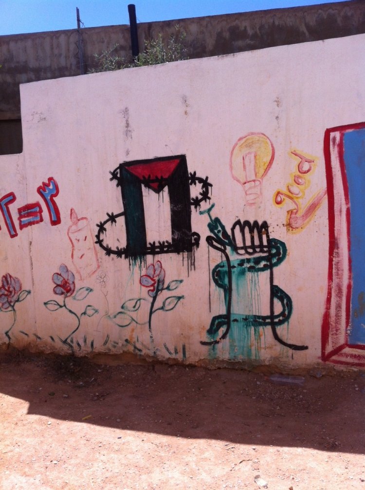 jerash_le_mur_avec_le_drapeau.jpg