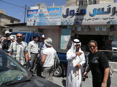 jerash_rue_et_discussion.jpg