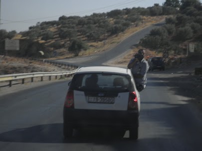 jordanie_journalistes_nous_accompagnant_au_pont_allenby.jpg