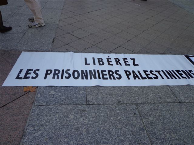 prisonniers_banderole_22_oct.jpg