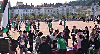 Foot_lyon_petit_format_13_oct_bellecour-jpg.jpg