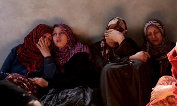 gaza_femmes_en_pleurs_21_nov.jpg