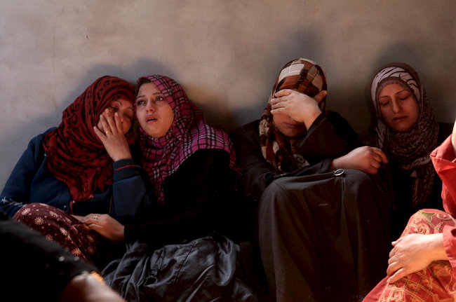 gaza_femmes_en_pleurs_21_nov.jpg