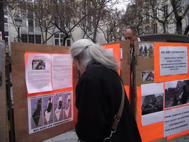 gaza_beaubourg_panneaux_lecture.jpg