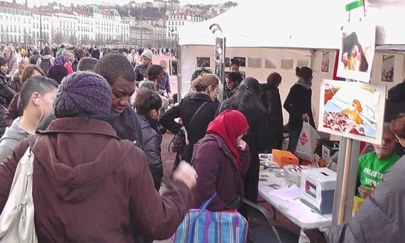 gaza_lyon_stand_foule.jpg