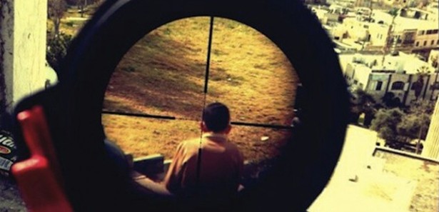 enfant_vise_de_dos_par_sniper.jpg