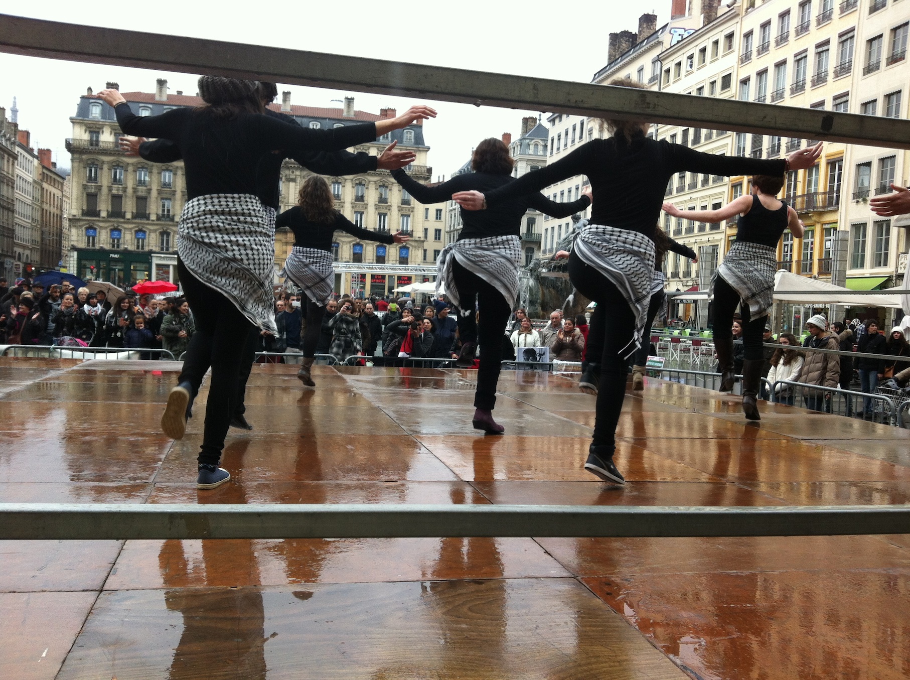 dabke_lyon_pluie.jpg