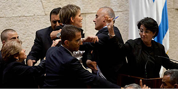 haneen_zoabi_agresse_e_a_la_knesset.jpg