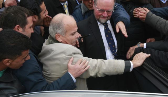 palestinian-students-force-british-envoy-out-of-west-bank-university.jpg
