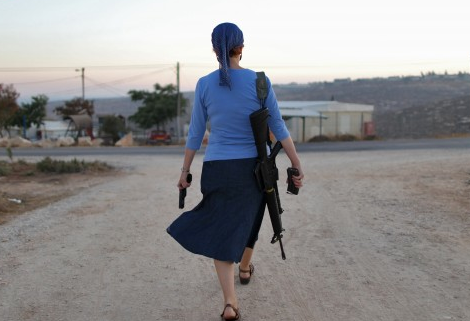 colon_femme_arme_e.jpg