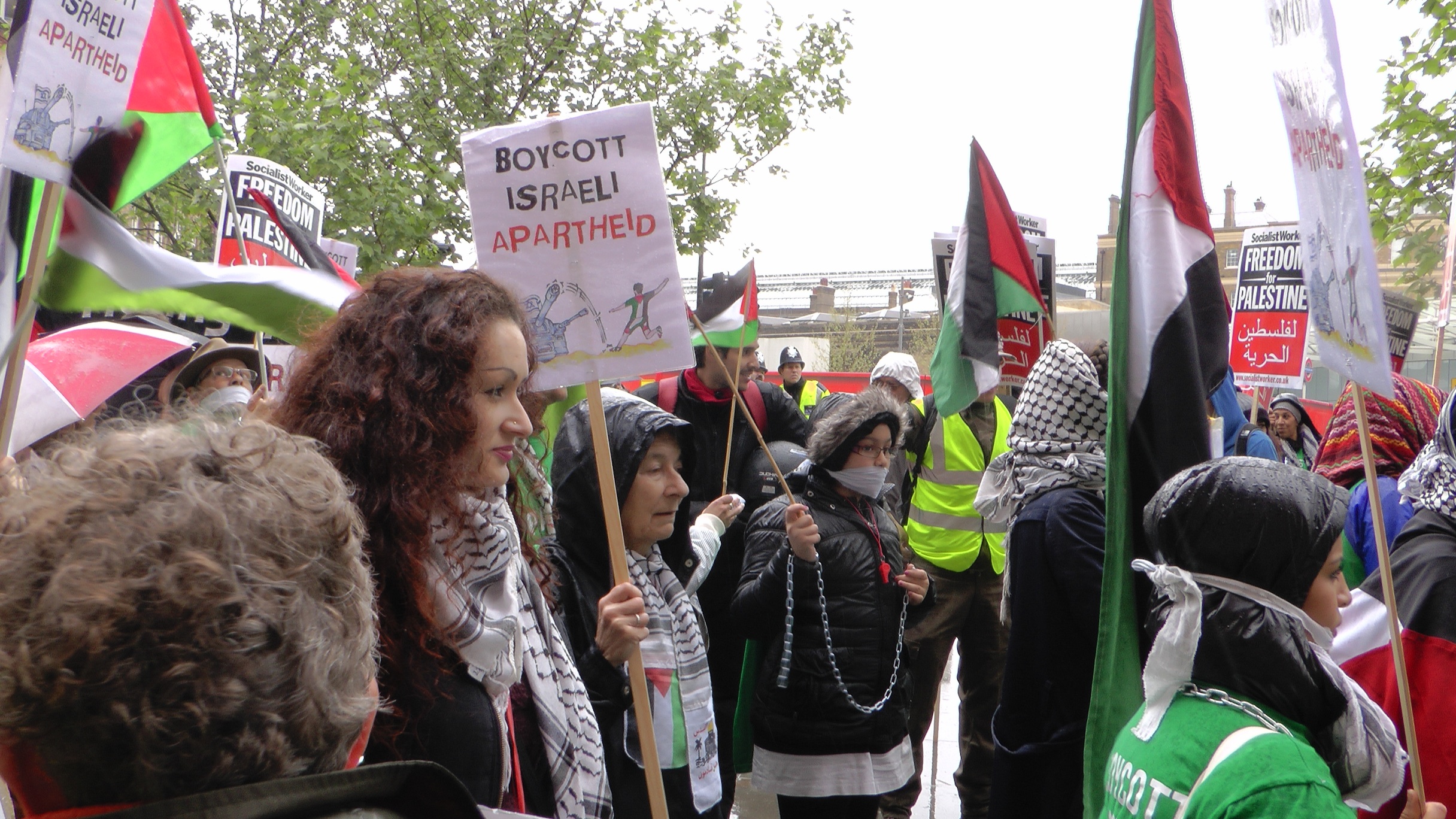 londres_manif_enchaine_s_Ce_line.jpg
