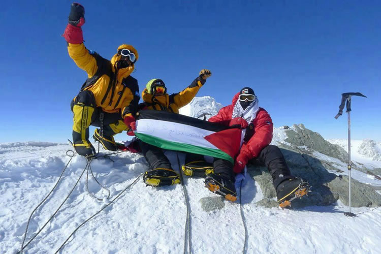 Everest_palestinien_drapeau.jpg