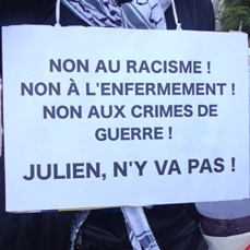 julien_clerc_pancarte_non_au_racisme.jpg