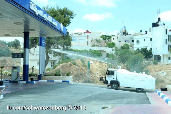 nabi_saleh_jet_d_eau_pourrie.jpg