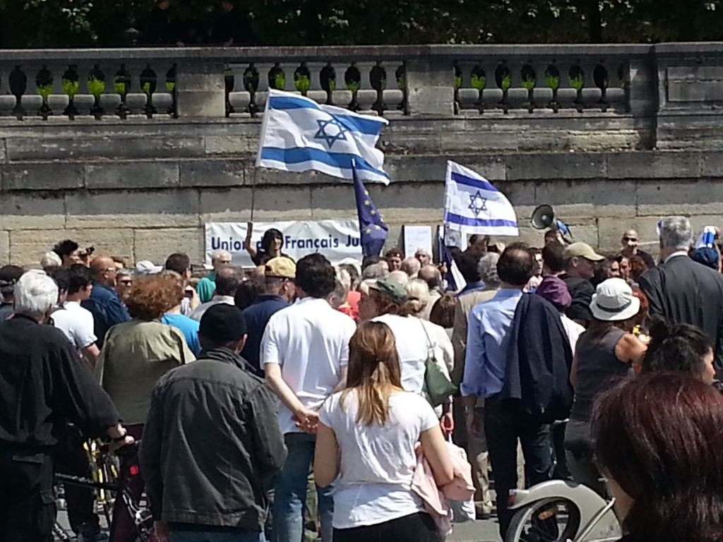 manif_LDJ_Jeu_de_Paume_30_juin_2013.jpg