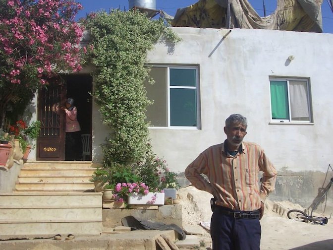 jaber_devant_maison_familiale.jpg