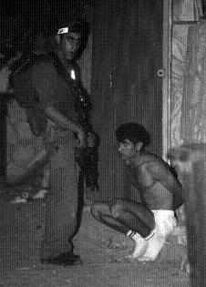 prisonnier_accroupi-2.jpg
