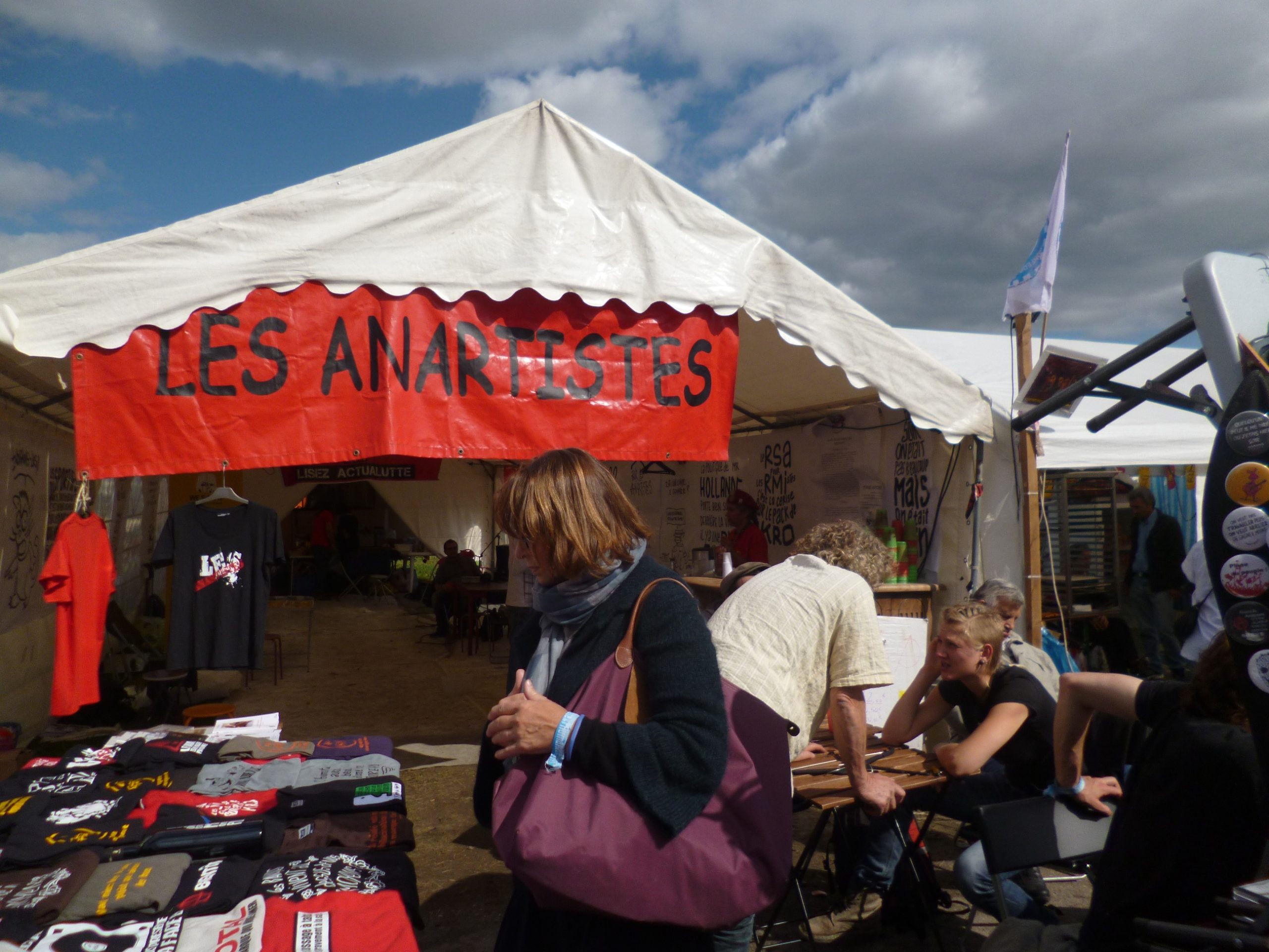 anartistes_stand.jpg