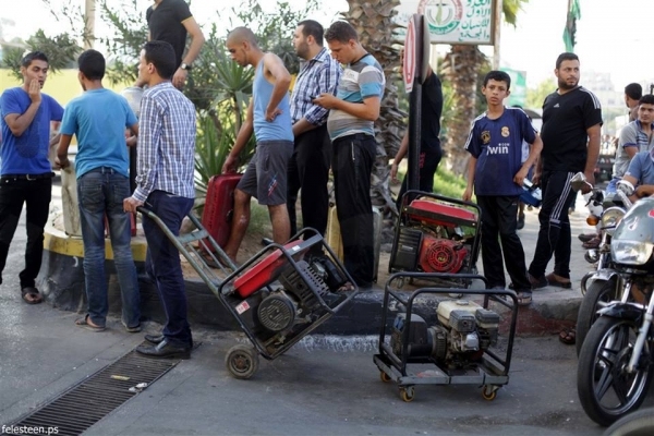 gaza_queue_essence_avec_generateurs.jpg